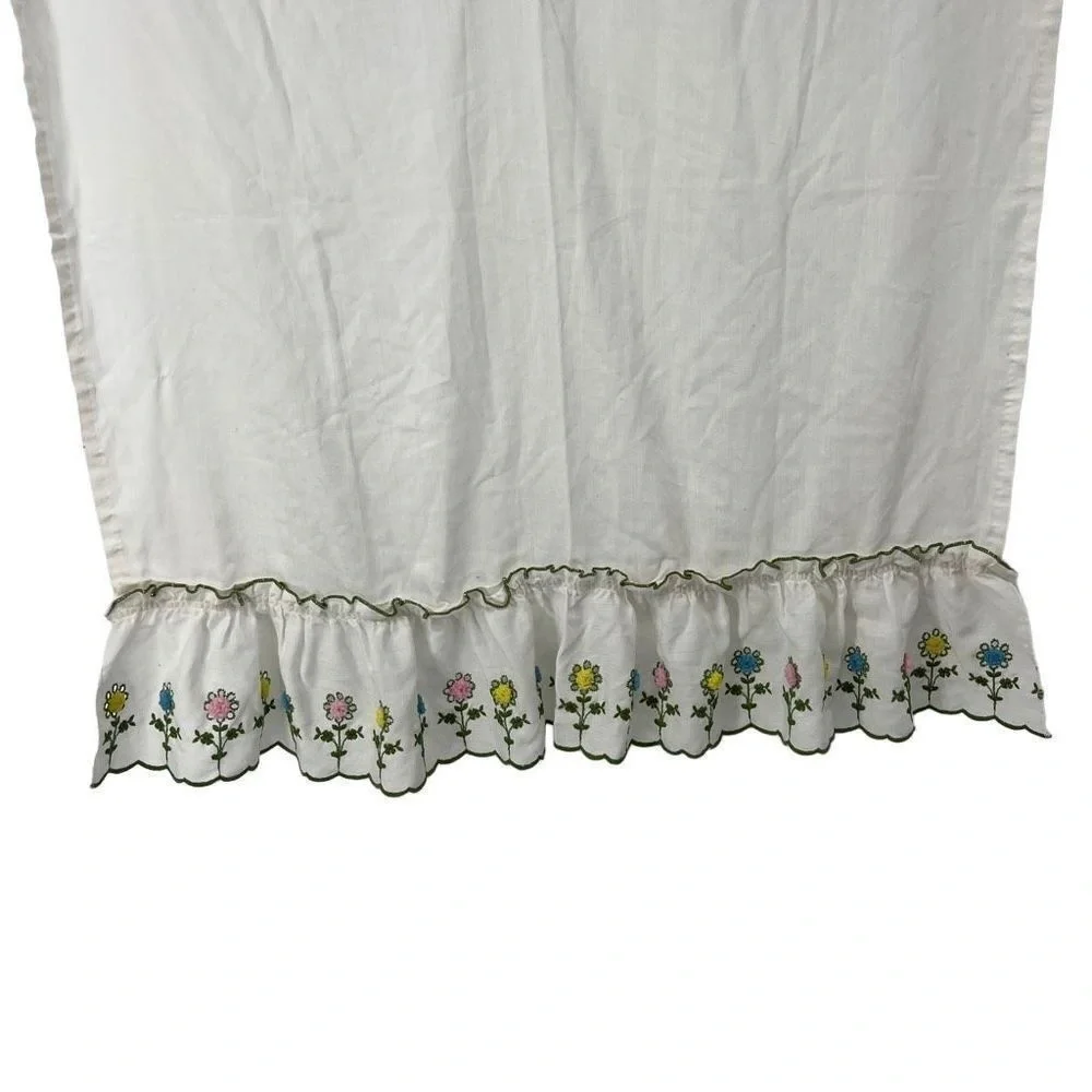 Vintage White‎ Ruffled Pom Pom Flowers Curtain